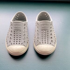 Gray Native Jefferson shoes C6